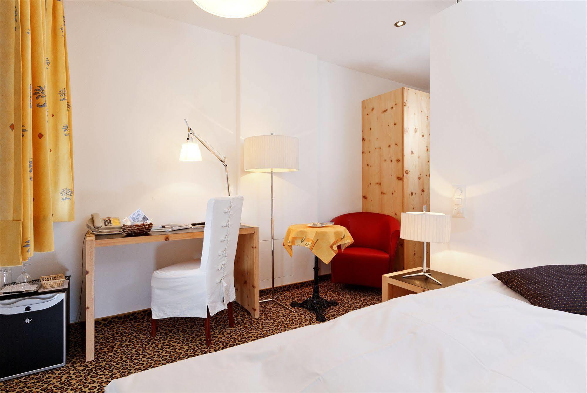 Schweizerhaus Swiss Quality Hotel Малоя Екстериор снимка