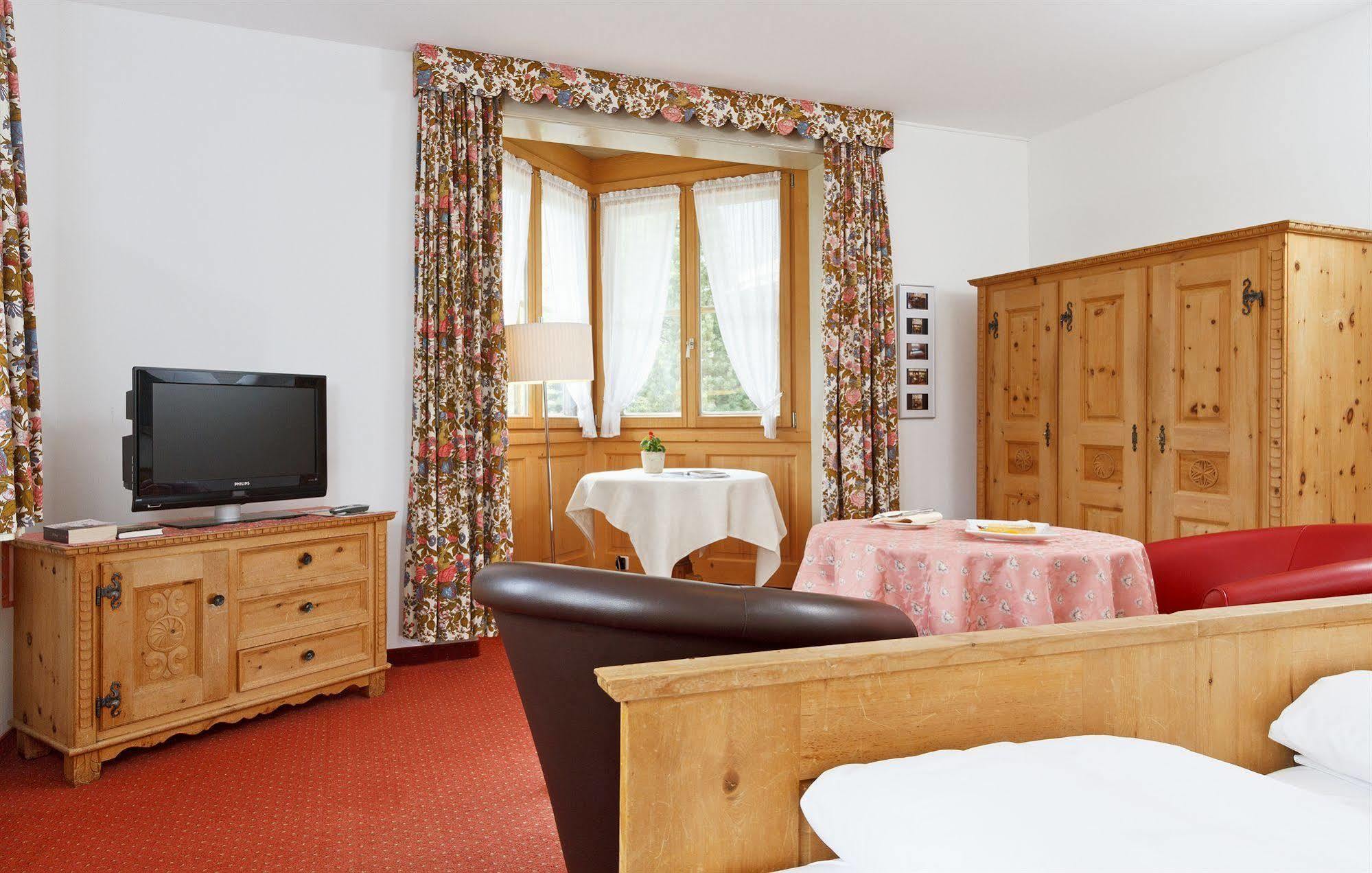 Schweizerhaus Swiss Quality Hotel Малоя Екстериор снимка