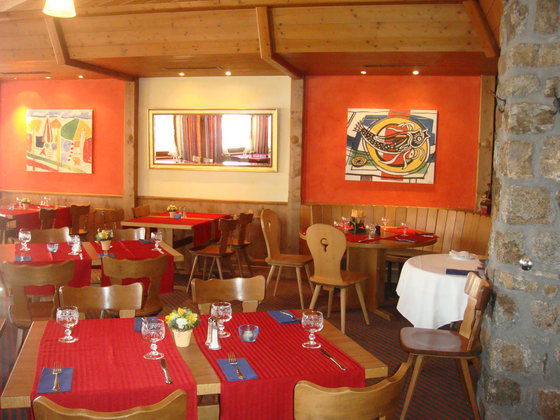 Schweizerhaus Swiss Quality Hotel Малоя Ресторант снимка